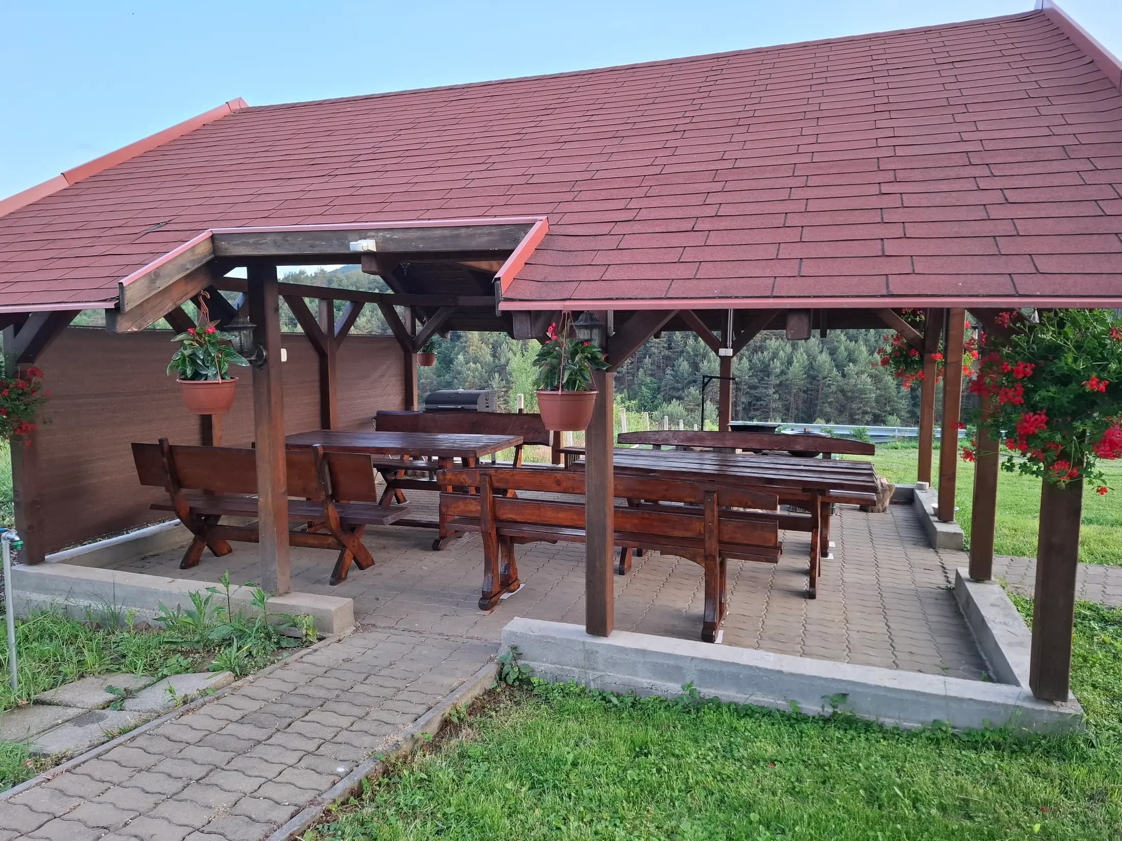 A filagória megközelíthető a játszótér felől